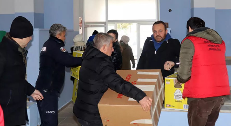 Deprem yardımlarını çaldıkları iddia edilen 4 belediye personeli açığa alındı
