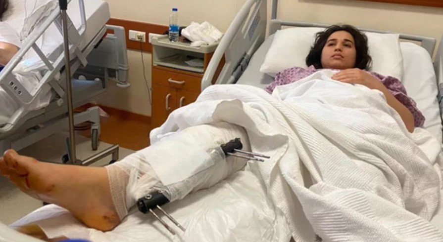 Küçük yeğenini kurtardı, ayağını enkazdan kurtaramadı