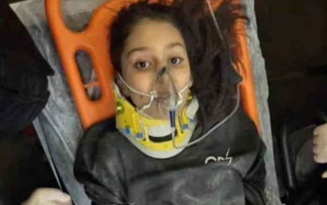 Eylül, 147 saat sonra tekbirler ve alkışlarla enkaz altından çıkarıldı Eylül, 147 saat sonra tekbirler ve alkışlarla enkaz altından çıkarıldı