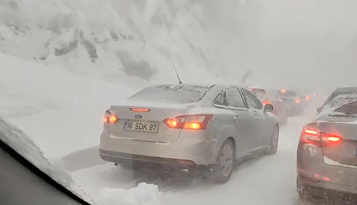 Uludağ yolu kapandı, 25 kilometrelik trafik oluştu