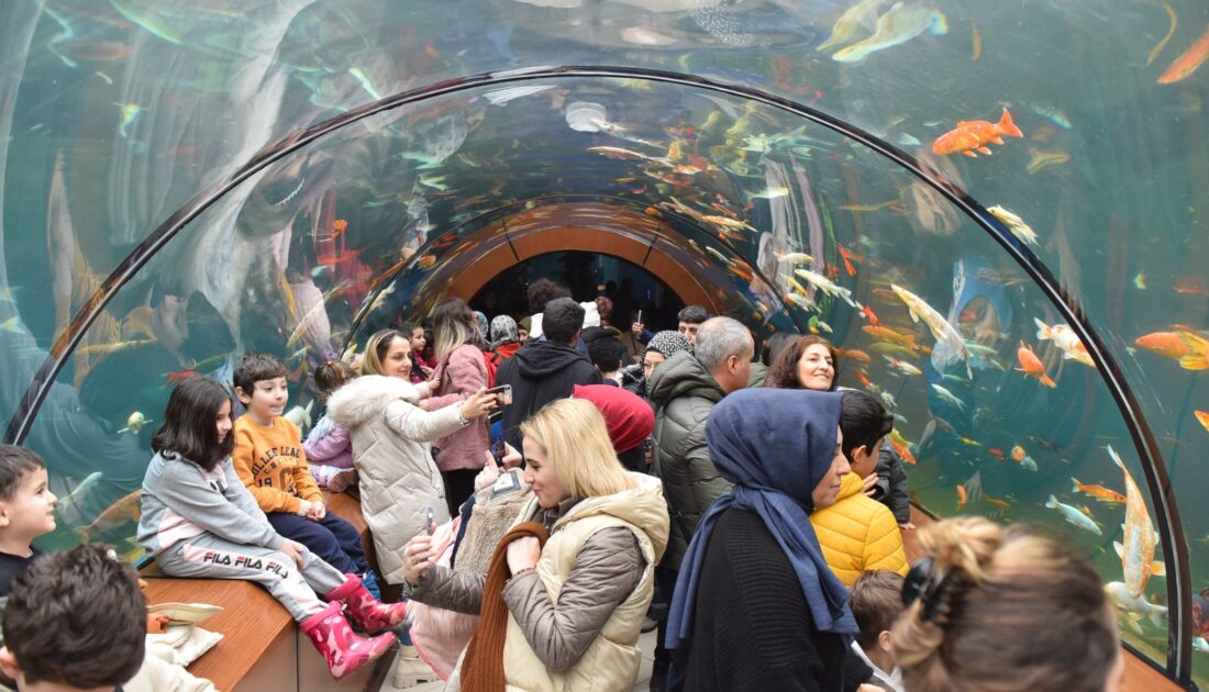 Bursa’da Tünel Akvaryuma ziyaretçi akını