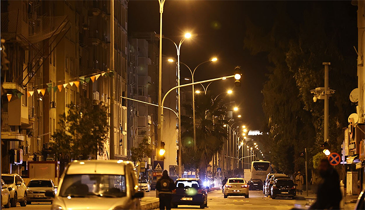 Afet bölgesindeki sokaklara elektrik verilmeye başlandı