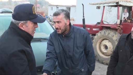 Bakan Akar deprem bölgesinde