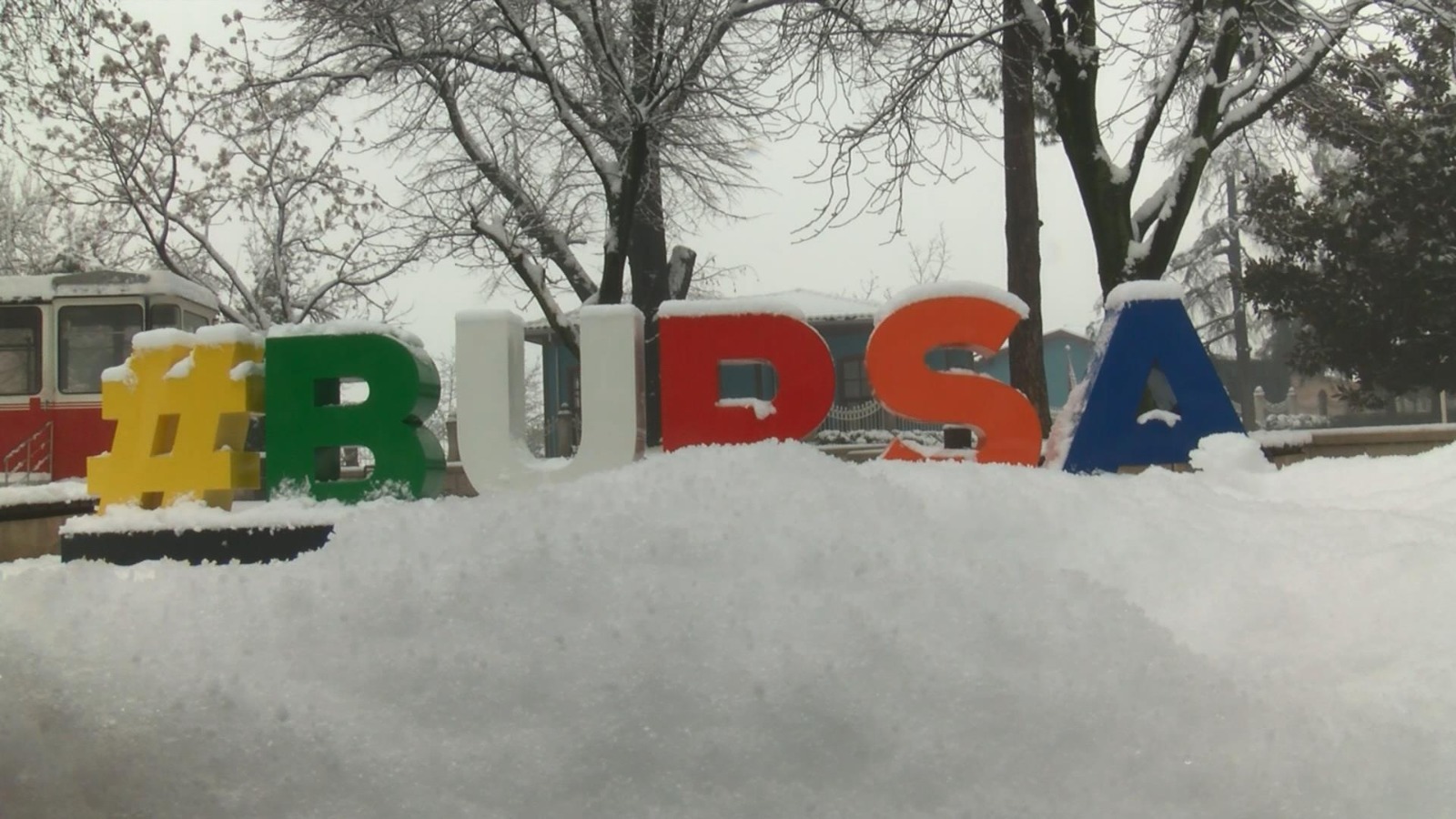 Bursa kar yağışının etkisi altında; Uludağ’a çıkışlara izin verilmiyor