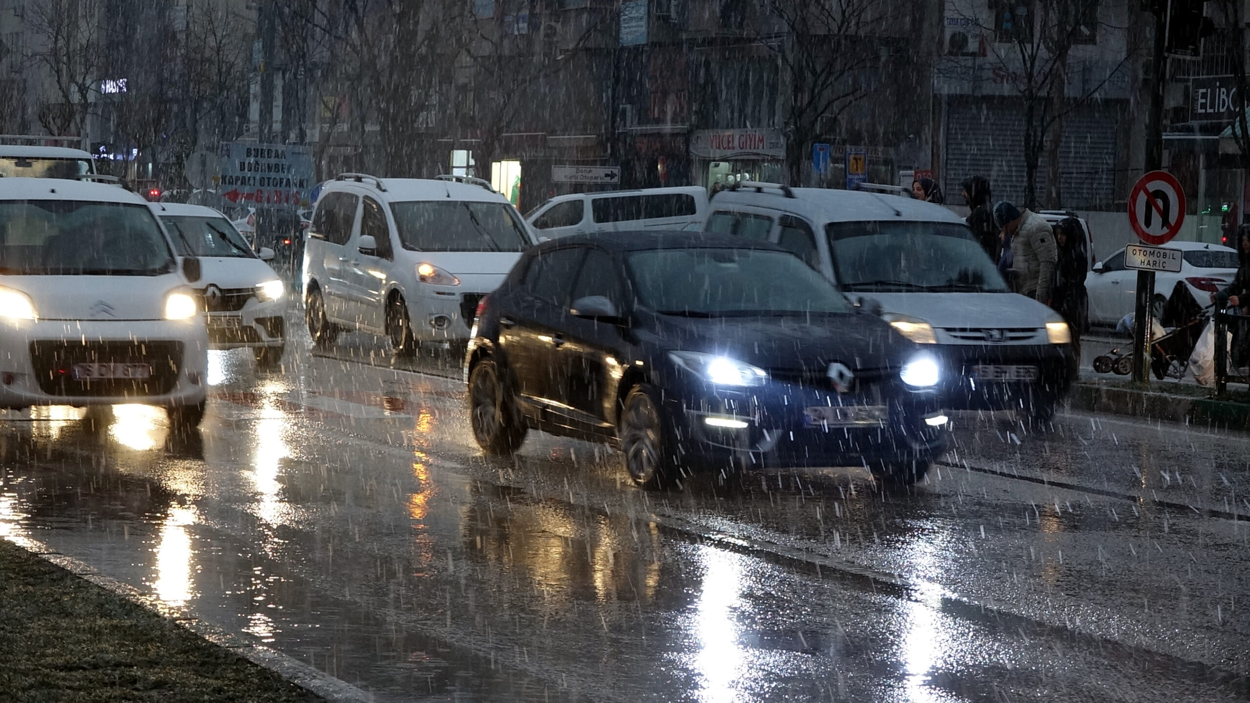Bursa’da beklenen kar yağışı başladı!