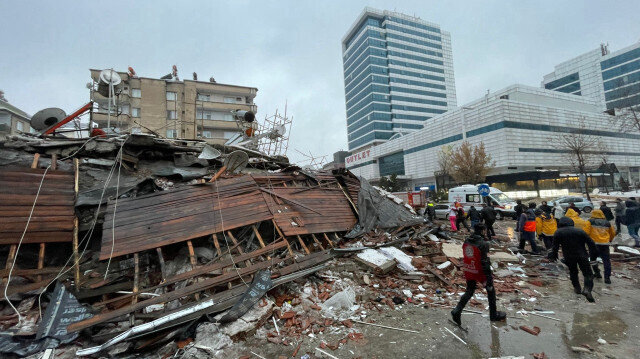 MHP, deprem bölgesine milletvekillerinden oluşan bir heyet gönderiyor MHP, deprem bölgesine milletvekillerinden oluşan bir heyet gönderiyor