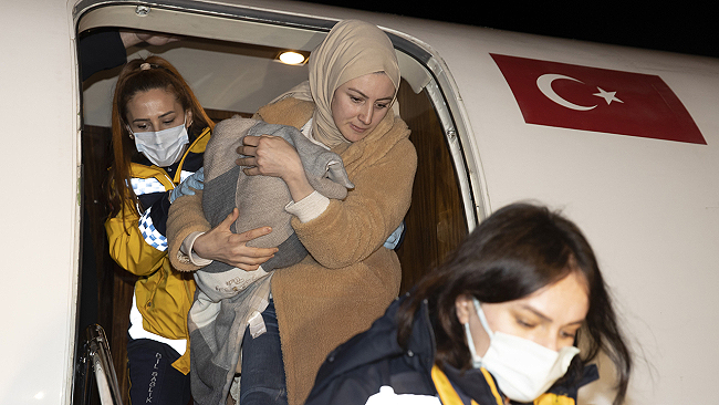 Depremzede bebekler Ankara’ya getirildi