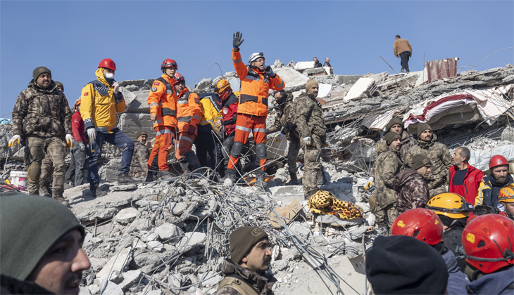 Avrupa’da depremzedelerin anısına taziye defteri açıldı