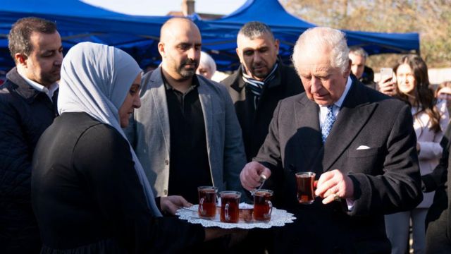 Kral Charles, İngiltere’deki Türkleri ve Suriyelileri ziyaret etti