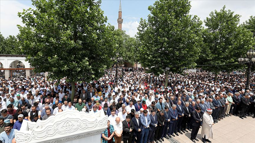 Depremde yaşamını yitirenler için gıyabi cenaze namazı kılınacak