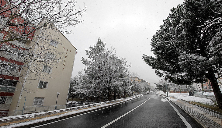 Bursa’nın yüksek kesimlerinde kar yağışı etkili oldu