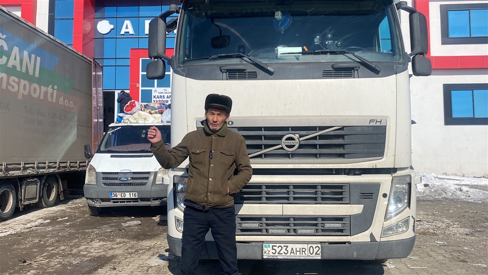 Kazakistanlı iş insanı yardımları taşımak için TIR gönderdi