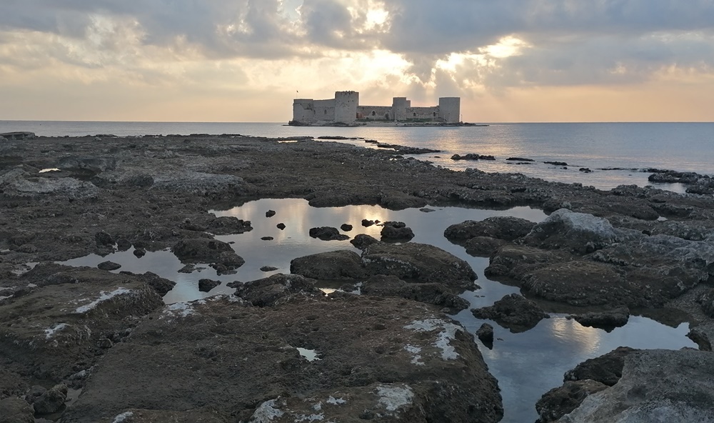 Kızkalesi’nde deniz suyu 100 metre çekildi