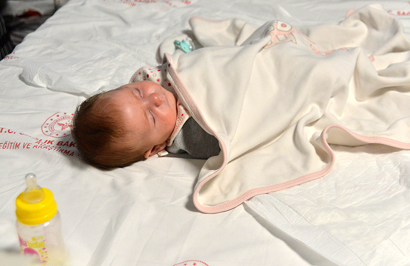 138 saat sonra kurtarılmıştı: Mucize bebek doktor gözetiminde