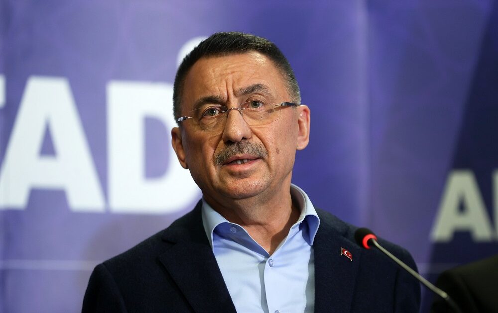 Fuat Oktay: 200’ün altında enkazda arama kurtarma çalışmaları sürüyor