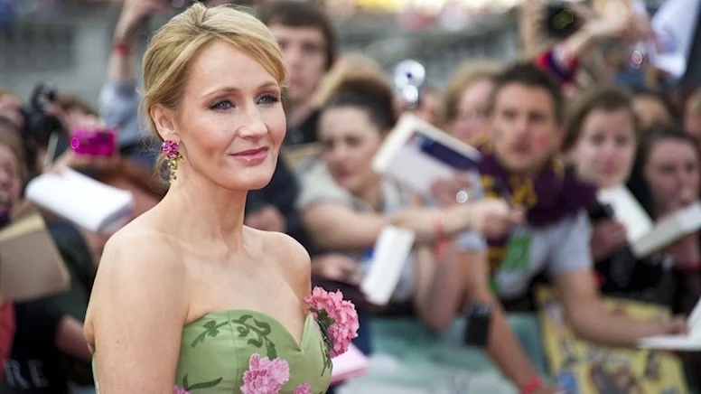 JK Rowling ilk kocasından gördüğü şiddeti anlattı