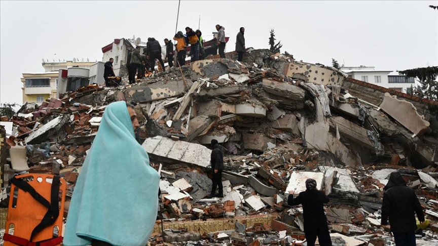 7.4’lük deprem! Bakan Akar: 3 şehidimiz ve yaralılarımız var