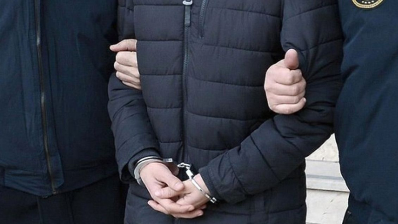 Kendisini polis olarak tanıttı, 19 tam, 28 yarım, 287 çeyrek dolandırdı!