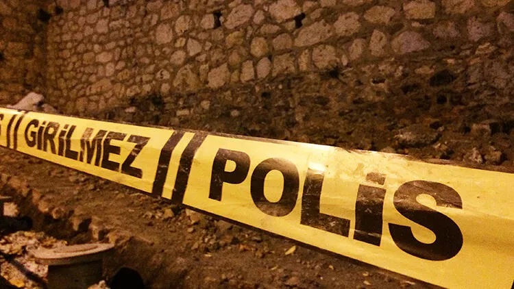 3 yaşındaki kızını boğazını keserek öldürdü!