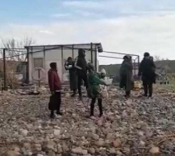 Göçmenler ‘Yunanistan’ diye Çıplak Ada’ya bırakıldı