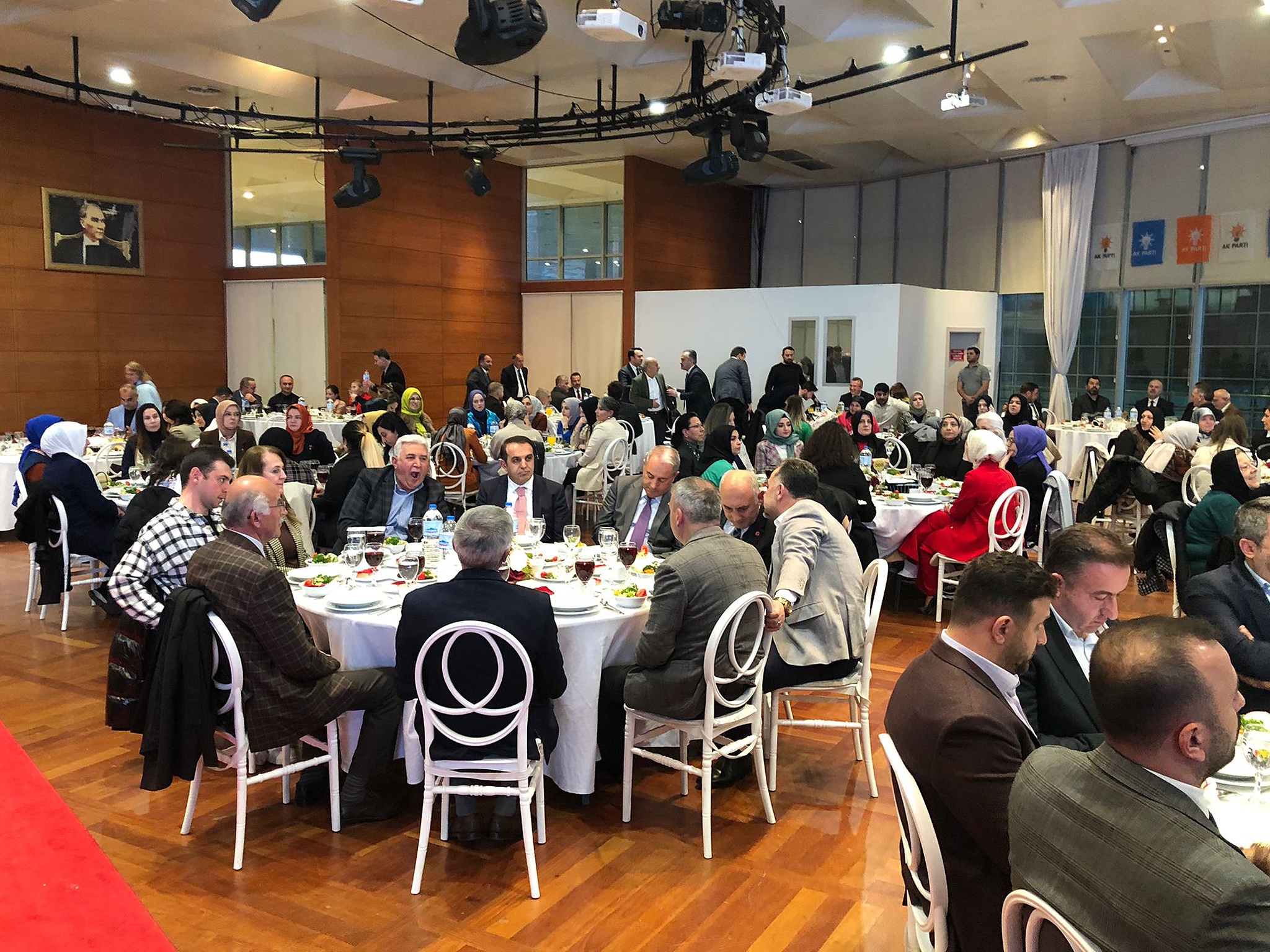 AK Parti Bursa aday adayları iftarda buluştu