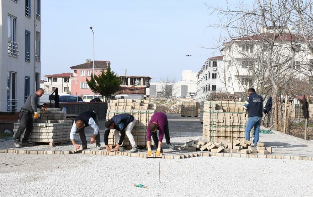 İznik’te kilitli parke taşı çalışmaları devam ediyor