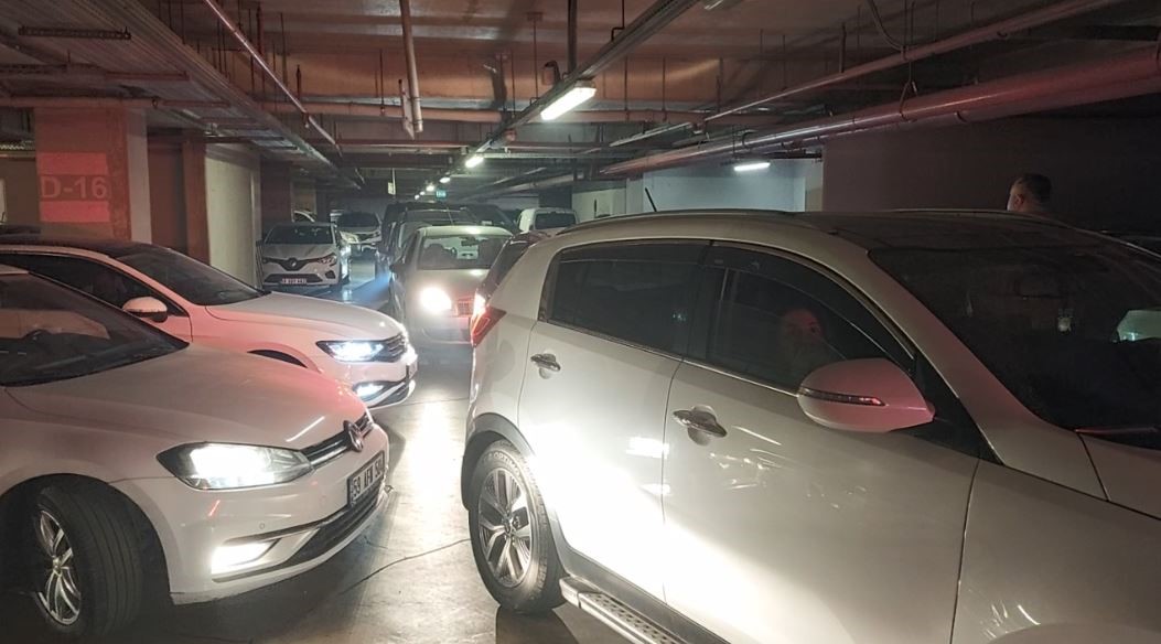 AVM’de mahsur kaldılar! Gergin anlar yaşandı…