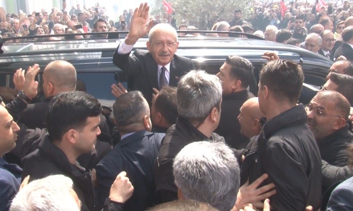 Kılıçdaroğlu’na İzmir’de miting gibi karşılama