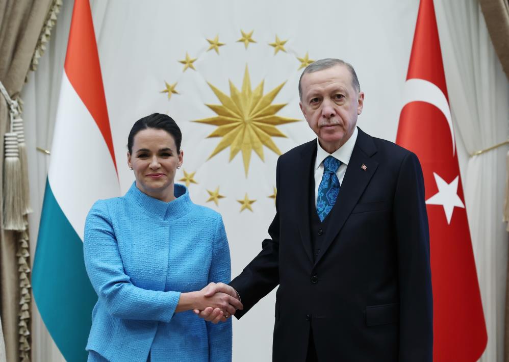 Erdoğan, Macaristan Cumhurbaşkanı Novak’ı resmi törenle karşıladı