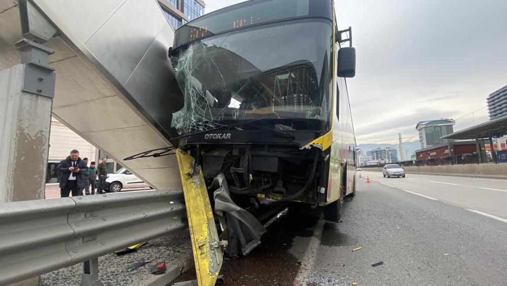 Bursa’da korku dolu anlar! Otobüs ok gibi saplandı