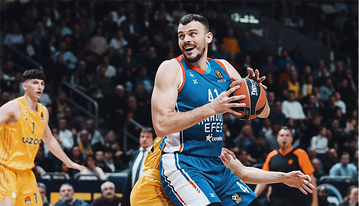 EuroLeague: Anadolu Efes son saniyede yıkıldı