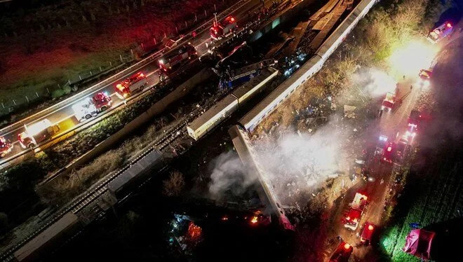 Yunanistan’da iki tren çarpıştı: 26 kişi hayatını kaybetti, 85 yaralı var