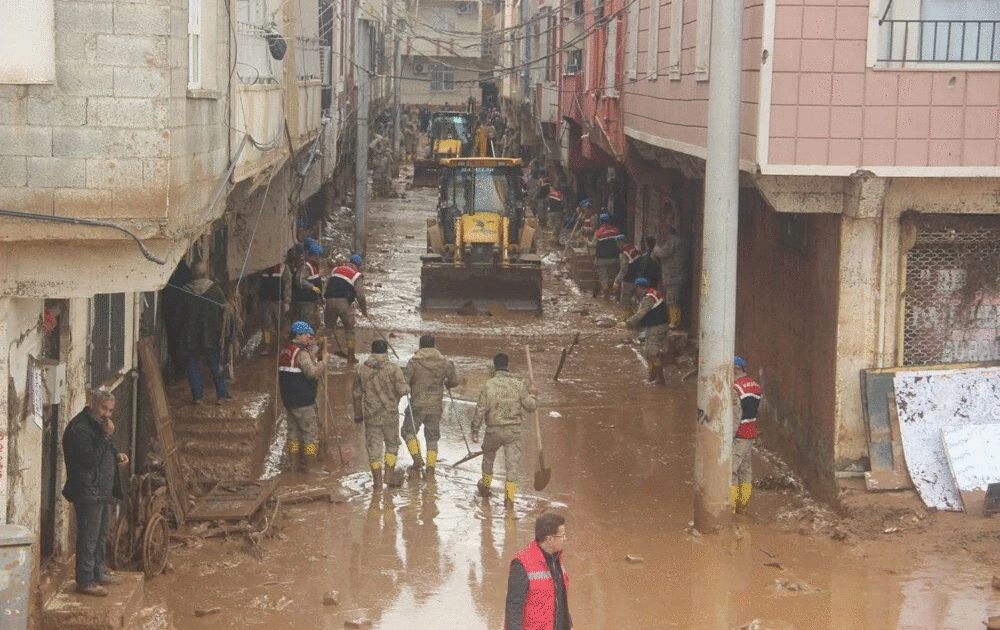 Mehmetçiğin sel bölgesindeki yoğun mesaisi