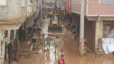 Mehmetçiğin sel bölgesindeki yoğun mesaisi