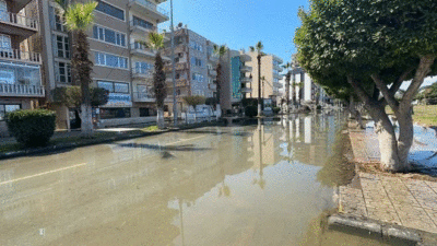 İskenderun sahili 1 metre çöktü: Zeminde su, gevşek kum var