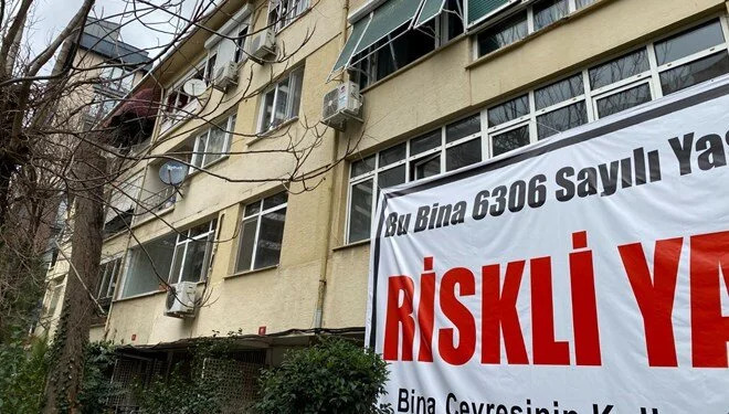 Kentsel dönüşüm çıkmazı! Korkutmak için pankart astı