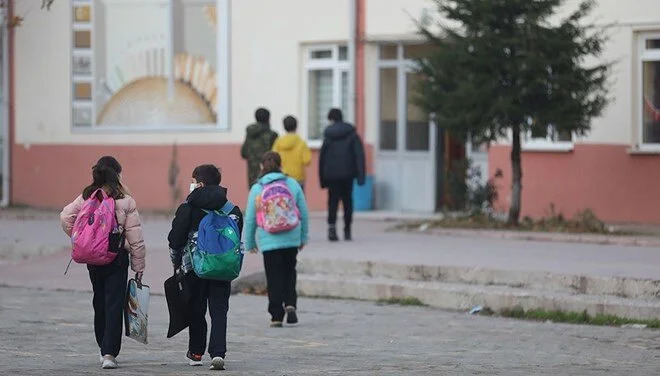49 gün sonra ders başladı! Deprem bölgesinde okullar açılıyor