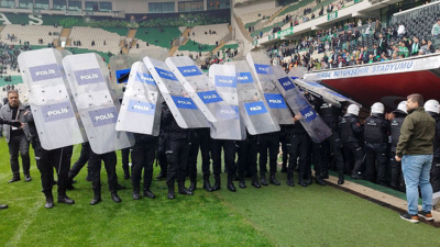 Bursaspor-Amedspor maçı öncesi futbolcular arasında arbede çıktı