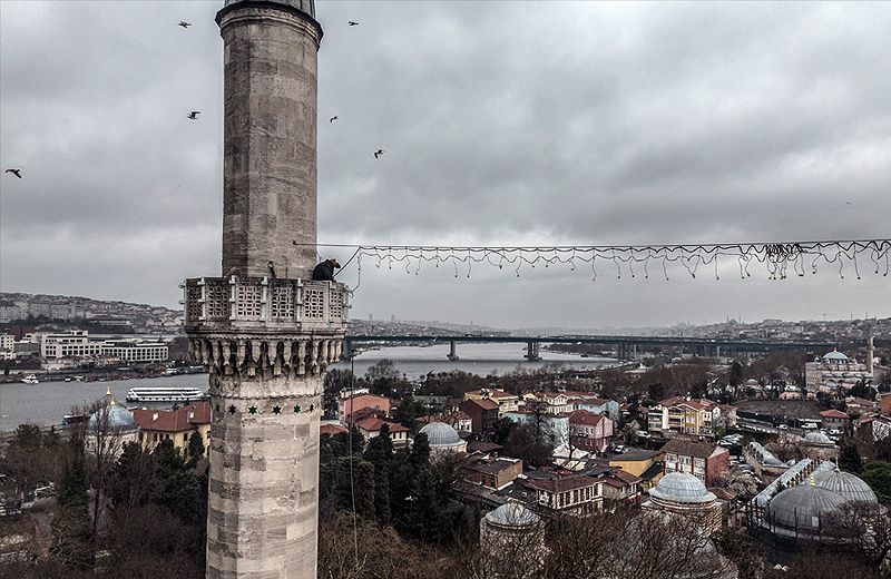 Mahyalar asılmaya başlandı