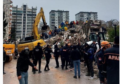 100 kişiye mezar olan apartmanın müteahhitti baba-kız aranıyor 100 kişiye mezar olan apartmanın müteahhitti baba-kız aranıyor