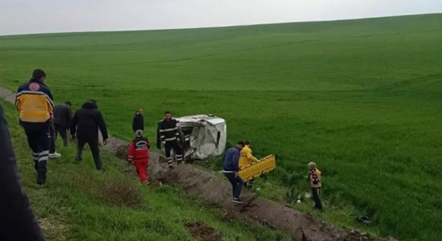 İşçi servis minibüsü devrildi: 3’ü ağır, 9 yaralı