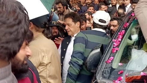 Pakistan’ın eski Başbakanı Khan için tutuklama emri çıkarıldı