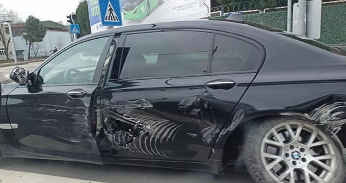 Makam aracına mikser çarpan Başkan kazayı yara almadan atlattı