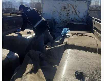 6 ton gümrük kaçağı akaryakıt ele geçirildi 6 ton gümrük kaçağı akaryakıt ele geçirildi