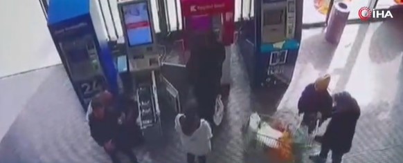 Bankada dehşet! Güvenliği öldürdükten sonra paraları alıp kaçtılar
