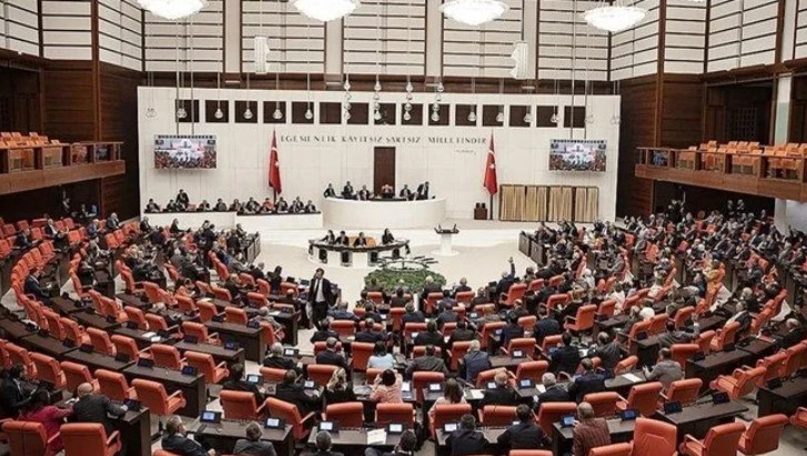 AK Parti’den deprem için önerge