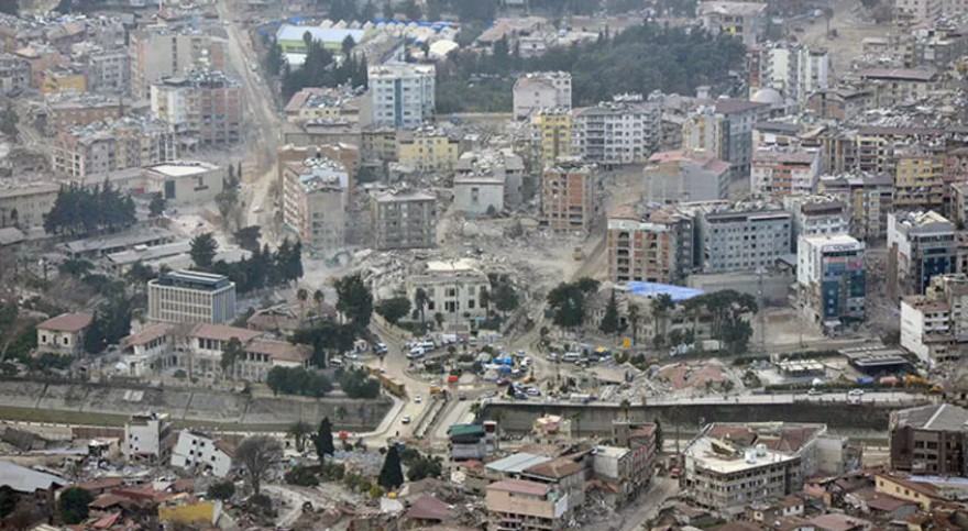 Hatay, enkaz tozu altında