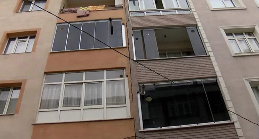 Çatlakların oluştuğu bina tahliye edildi