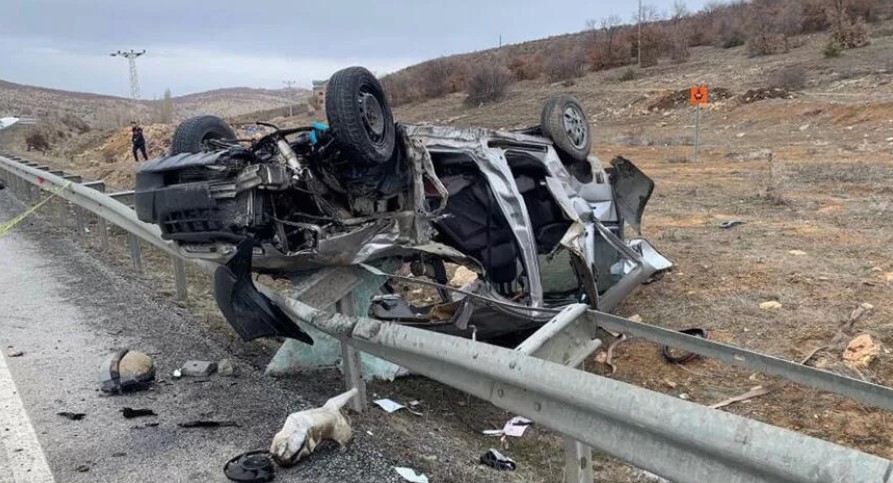 Feci kaza! Anne-baba öldü, iki çocuğu yaralandı