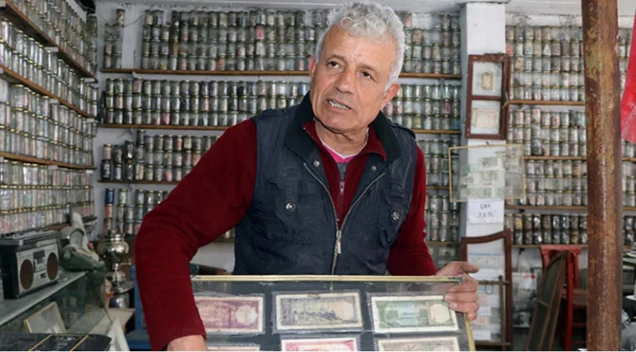 Müzesinin en kıymetli paralarını depremzedeler için satışa çıkardı